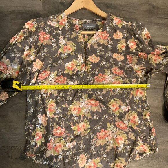 Anthropologie Floral Pattern Blouse with Ruched Cuffs, buttons size small - Picture 7 of 10